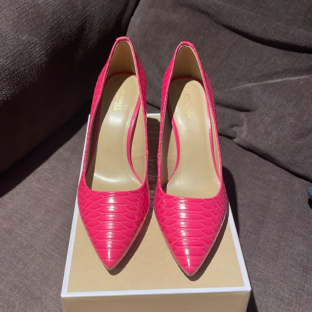 NEW Dorothy Flex Pump, Electric pink, 7.5M, faux embossed snake leather